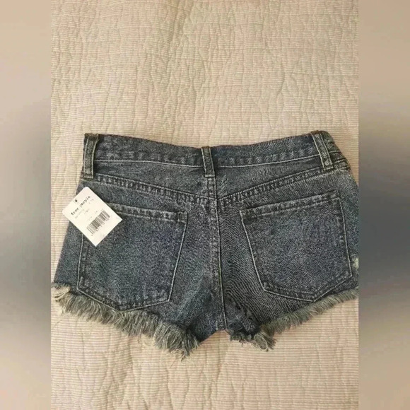 Free people jean shorts with lace - Picture 3 of 5